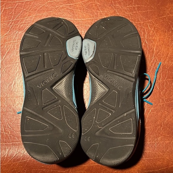 Vionic gym shoes - Picture 4 of 4